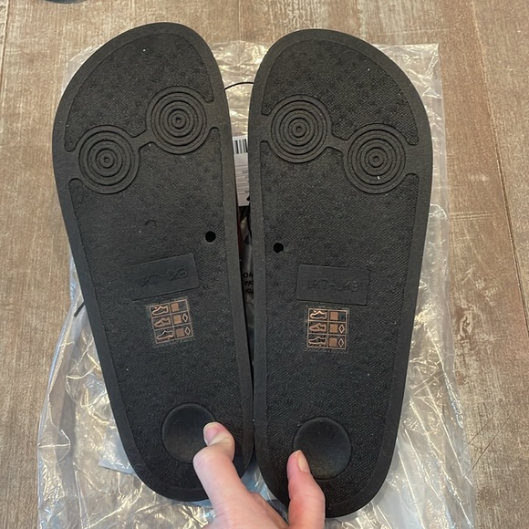 Urban Outfitters Camo Slides - Picture 6 of 6